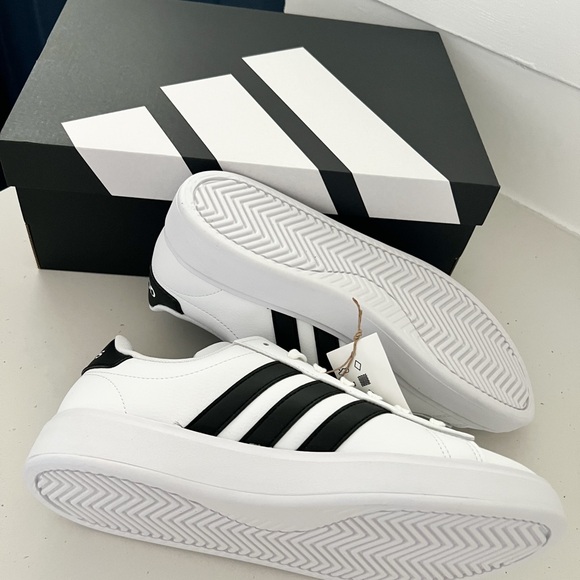 NWT: Adidas men’s Grand Court White and Black Sneakers US 8 sportswear - Picture 5 of 7